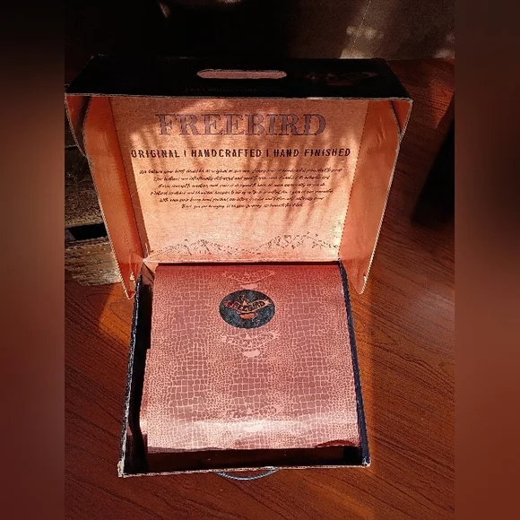 BNIB RARE Freebird Desert White with Black straps women's size 10 - Picture 2 of 16